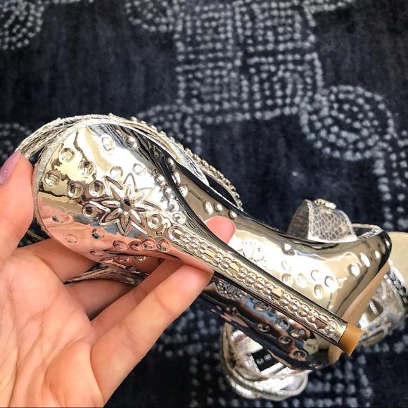 SILVER STUDDED CHAIN STONE HEELS! π - Picture 6 of 8